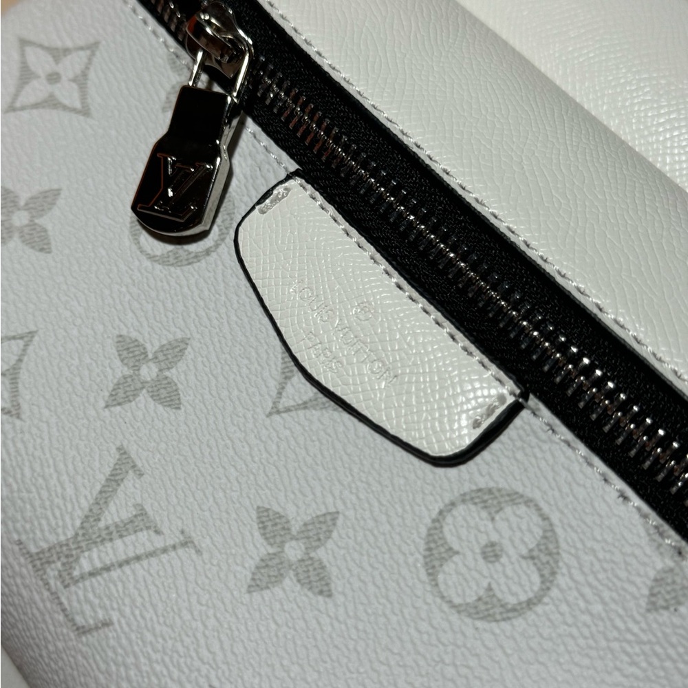 Louis Vuitton White Leather Bag - Picture 2 of 9